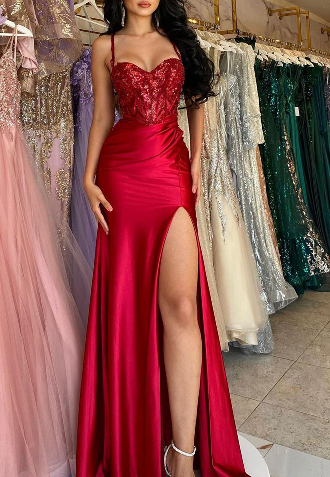 맞춤 제작된 우아하고 고급스러운 레드 스파게티 스트랩  - Elegant Satin Evening Gown Split 리뷰 및 가격